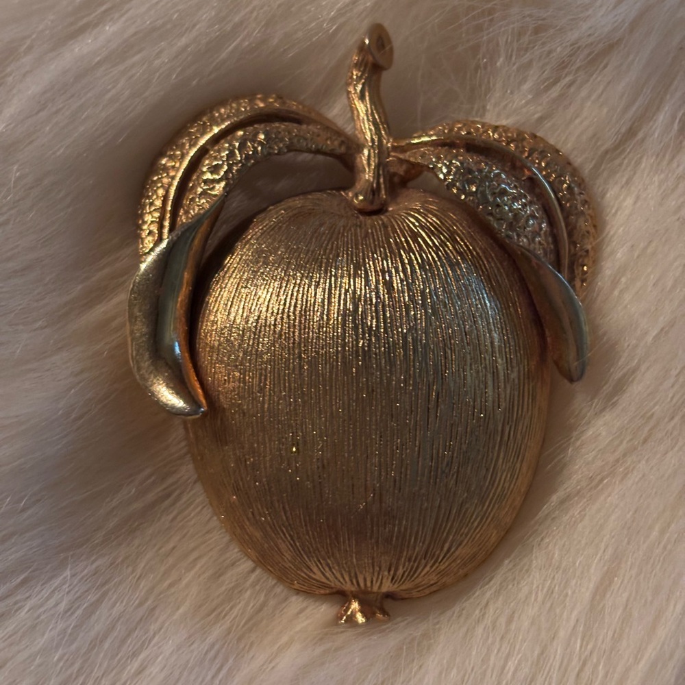 Vintage Sarah Coventry Apple Brooch Adams Delight Gold Tone Signed Lapel Pin